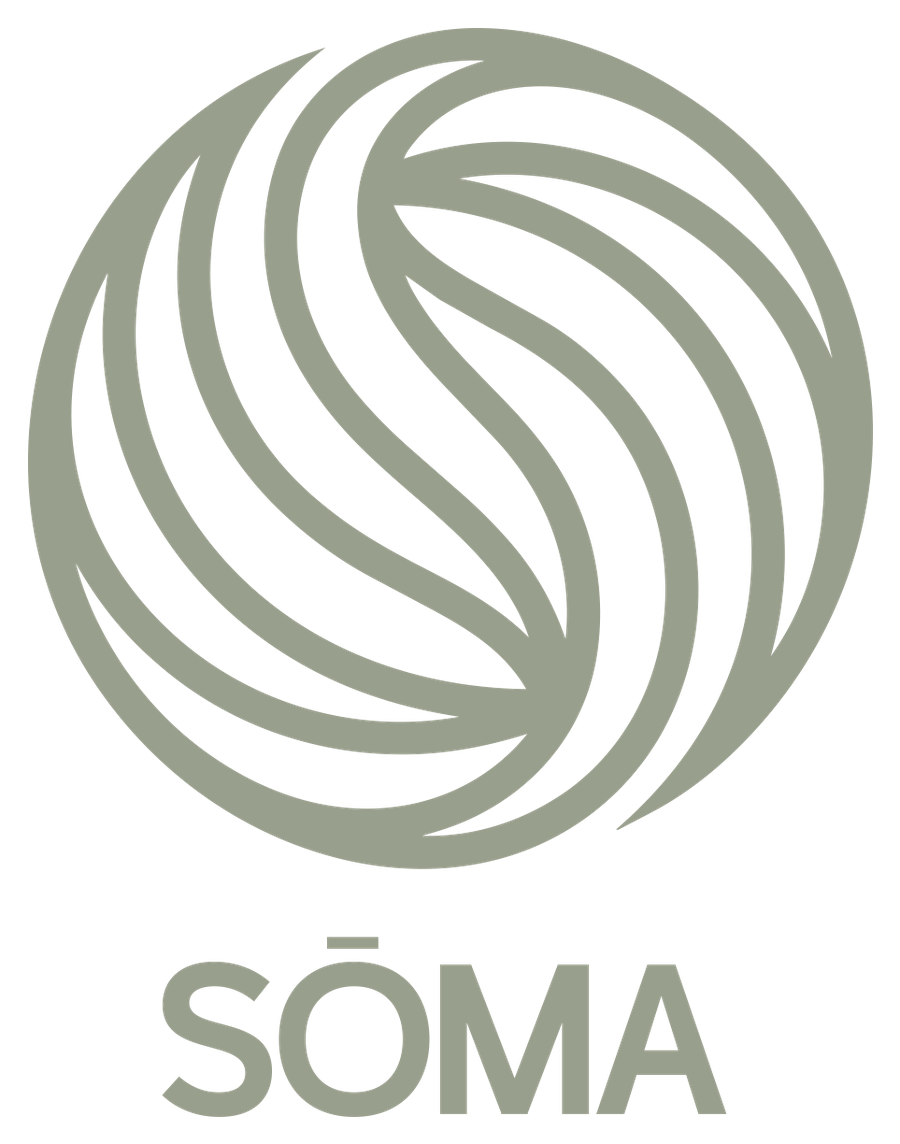 Le logo de Sōma, vert sauge : un cercle de lignes en mouvement
