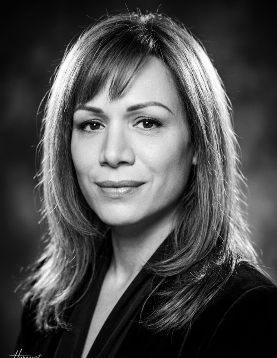 Portrait de Nelly Tadjer en noir et blanc, signé Harcourt